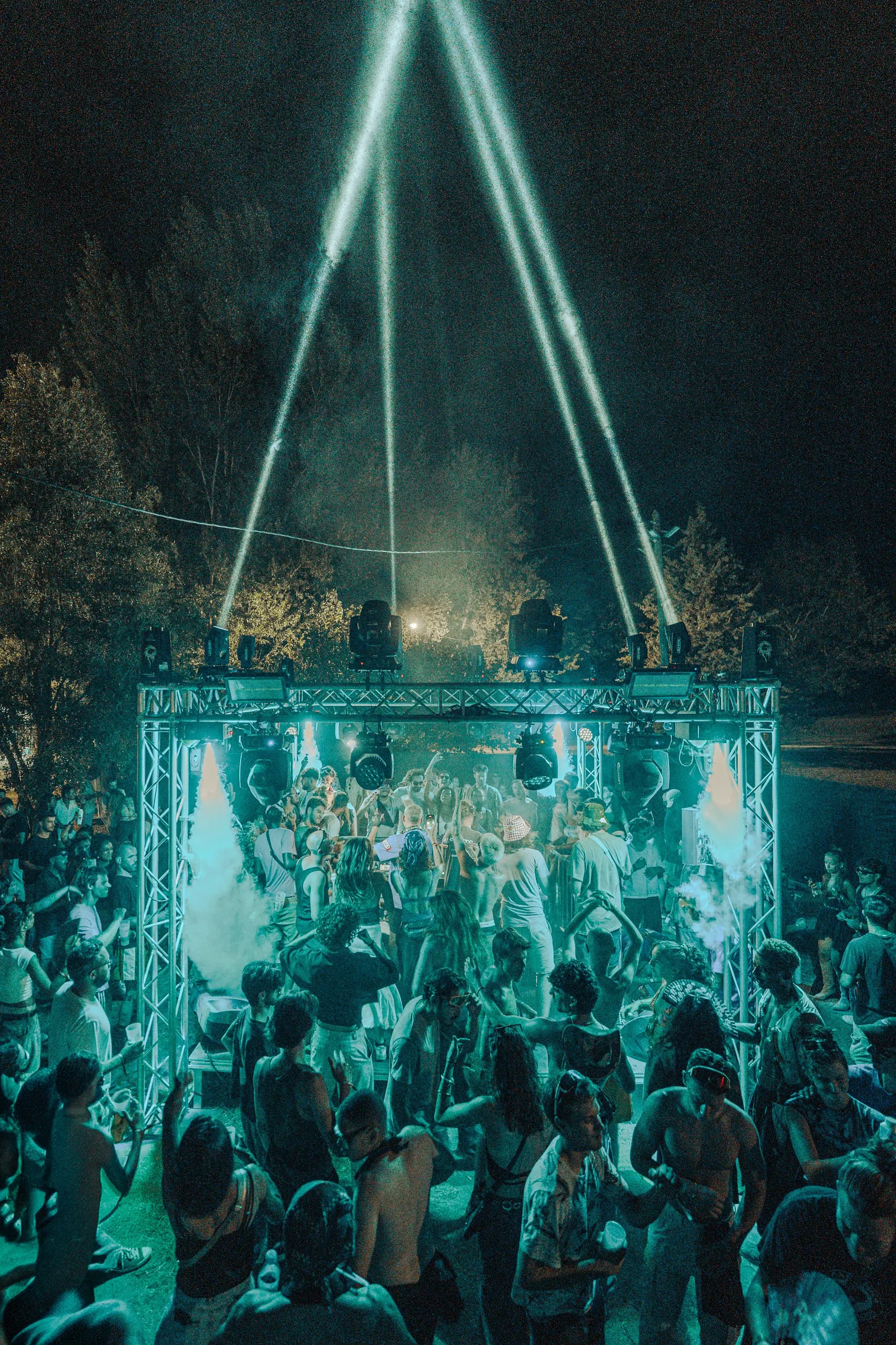 Set techno intense sur la Quercy Stage du Belfield Festival, Caussade